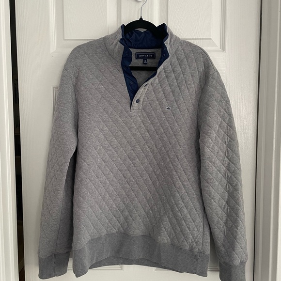 crown & ivy Other - Crown & Ivy Quilted Pullover
